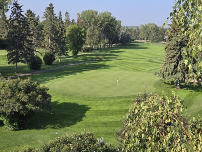 Willow Park Golf & Country Club in Calgary Alberta